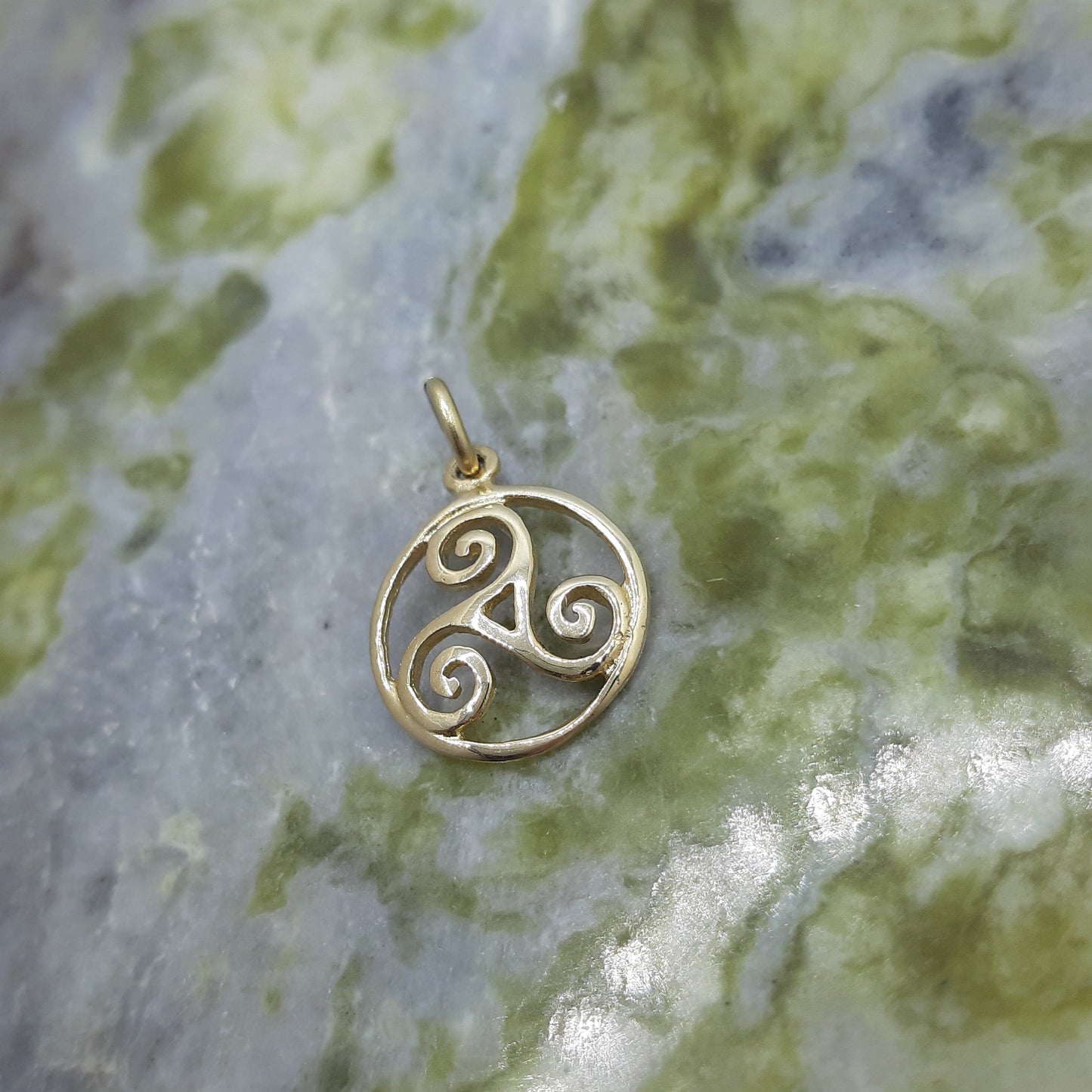 9ct Spiral in Circle