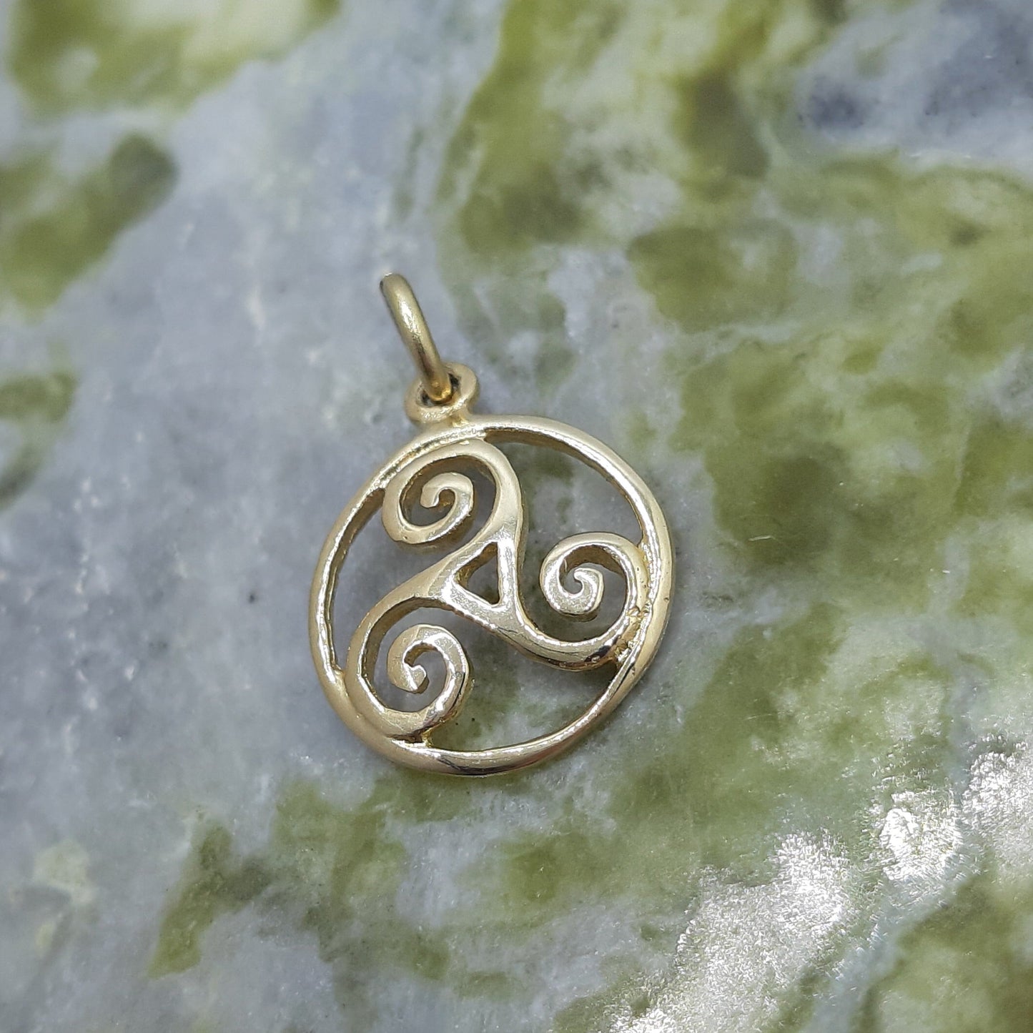 9ct Spiral in Circle