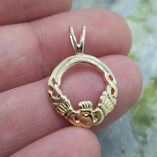 9ct Claddagh twist