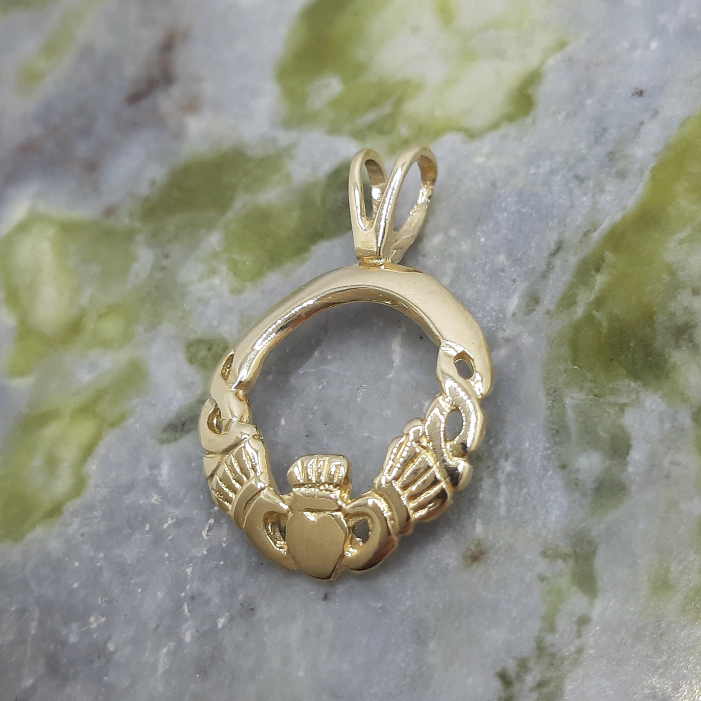 9ct Claddagh twist