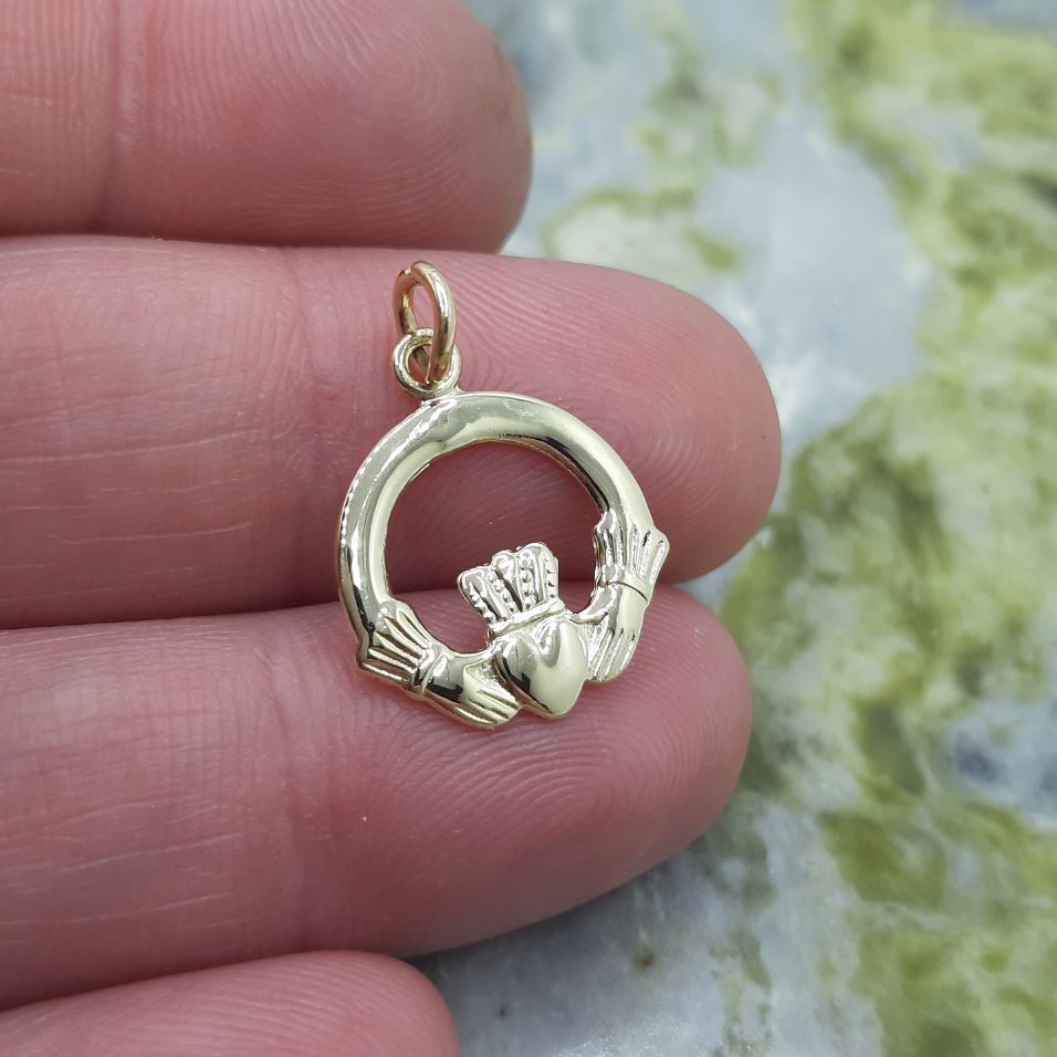 9ct Medium Claddagh