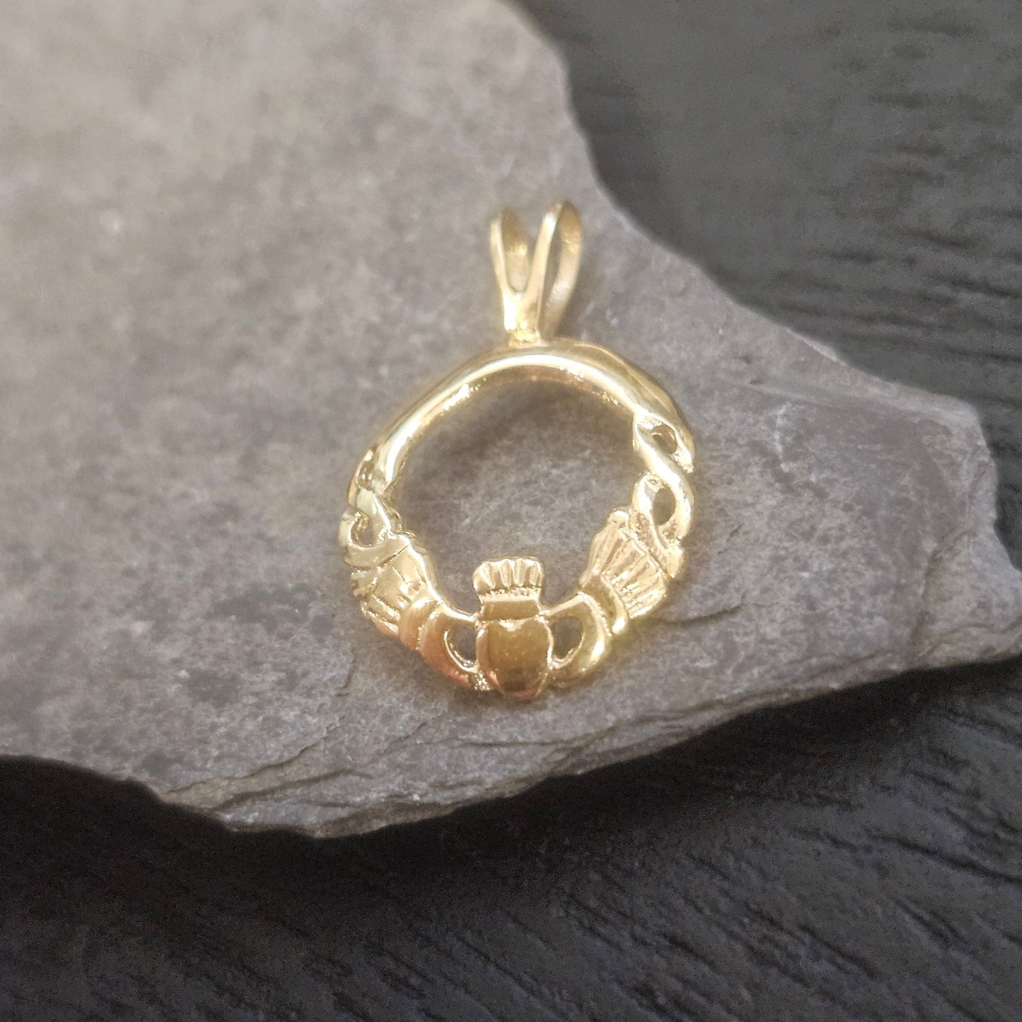 14ct Claddagh twist