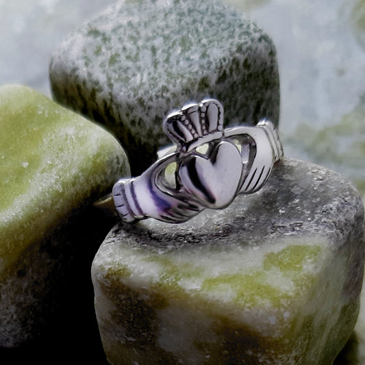 Ladies Claddagh Ring